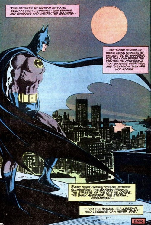 Escena de Batman #251 (1973) de Denny O’Neil y Neal Adams con Gotham City como telón de fondo