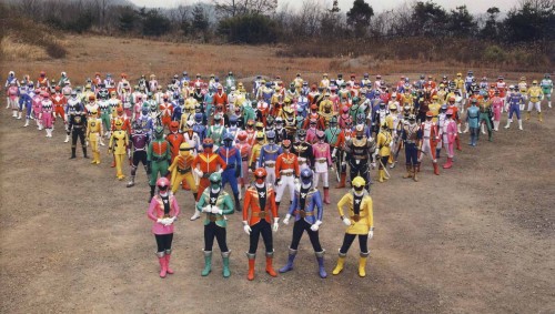 Foto de familia del 35 aniversario Super Sentai.