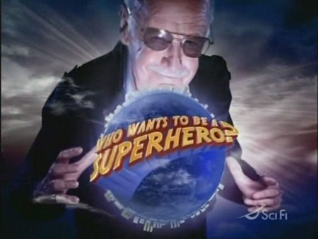 Cabecera de ¿Quien quiere ser un SuperHeroe? con Stan Lee haciendo de Dominador supremo