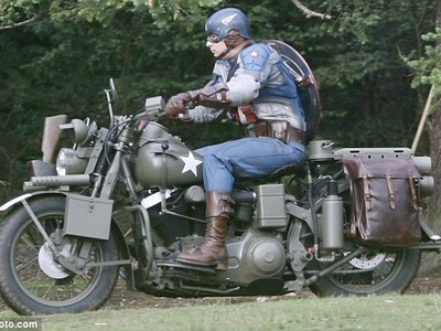 Primeras fotos del Capit n Am rica y su moto Zona Negativa