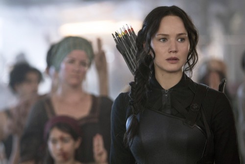 Katniss Everdeen (Jennifer Lawrence) ya como Sinsajo