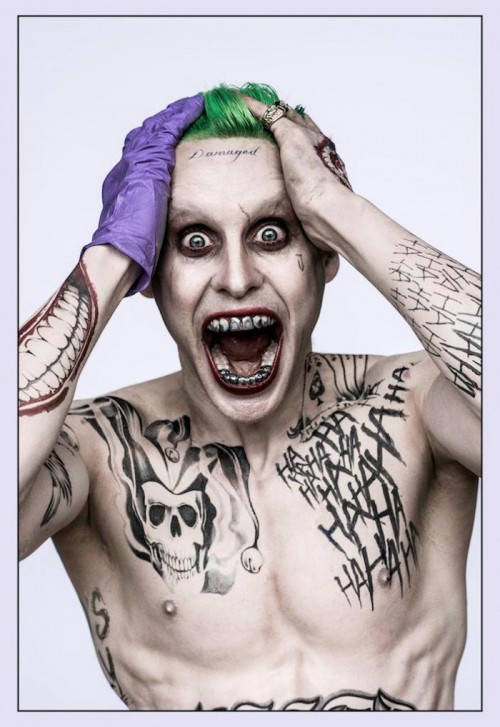 Jared Leto, caracterizado como El Joker