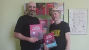 Entrevista a Hopman y Roche, autores de «Las guerras de Lucas» Laurent Hopman y Renaud Roche, autores de «Las guerras de Lucas» con un ejemplar del comic